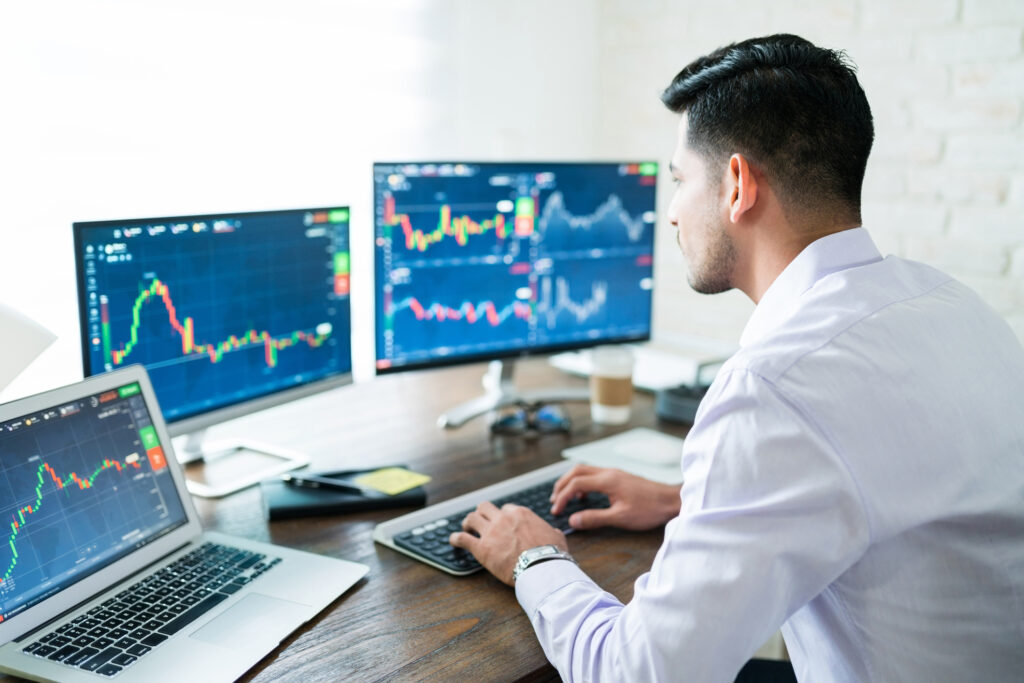Investing in the stock market no longer requires a desktop computer or hefty brokerage fees.